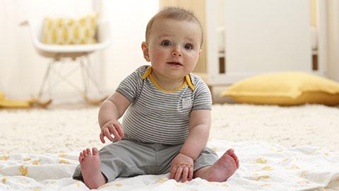  Como alimentar o bebé com biberão