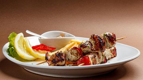 Espetadas de cordeiro com Pilaf de milho