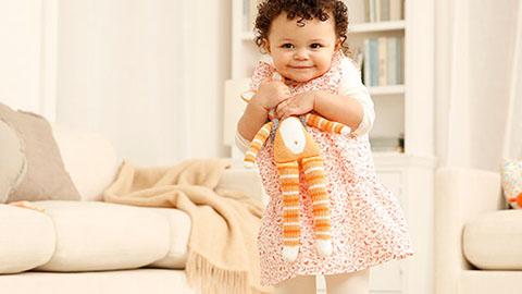 Etapas de desenvolvimento do meu bebé com 19 meses - Perceção do mundo dos adultos