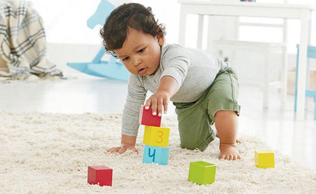 Etapas de desenvolvimento do meu bebé com 18 meses - Desenvolvimento físico